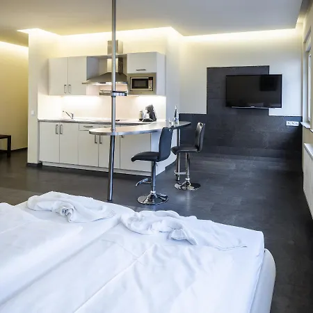 Nomad Serviced-apartments Aparthotel *