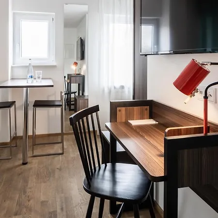 Nomad Serviced-apartments Apartahotel